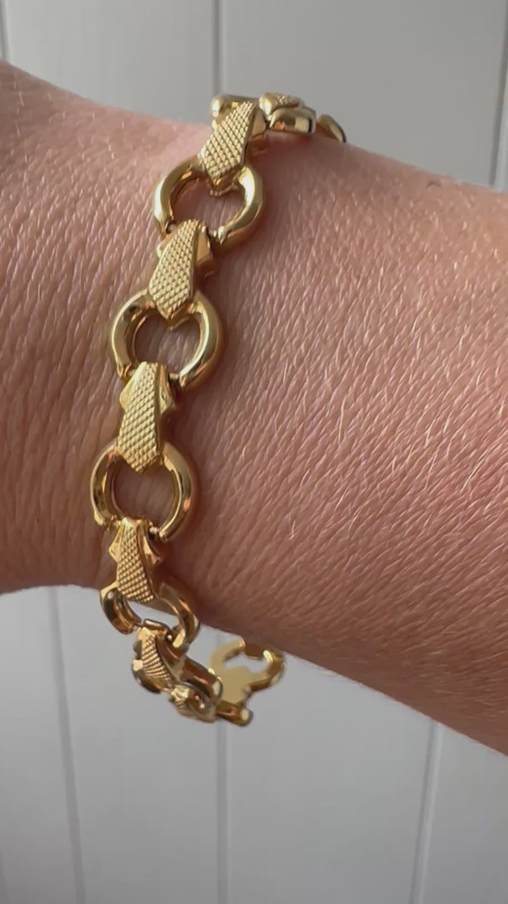 Textured and Shiny O link bracelet