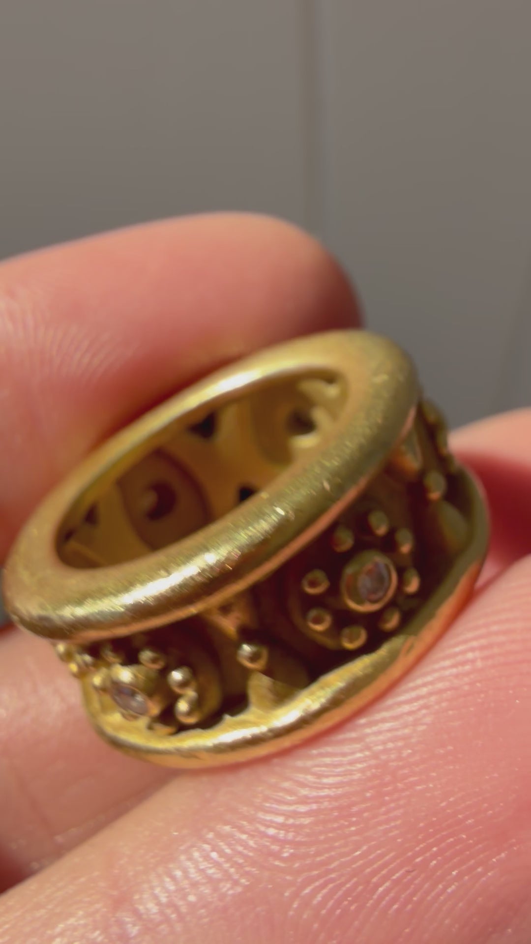 barry kieselstein cord 18k diamond flower band