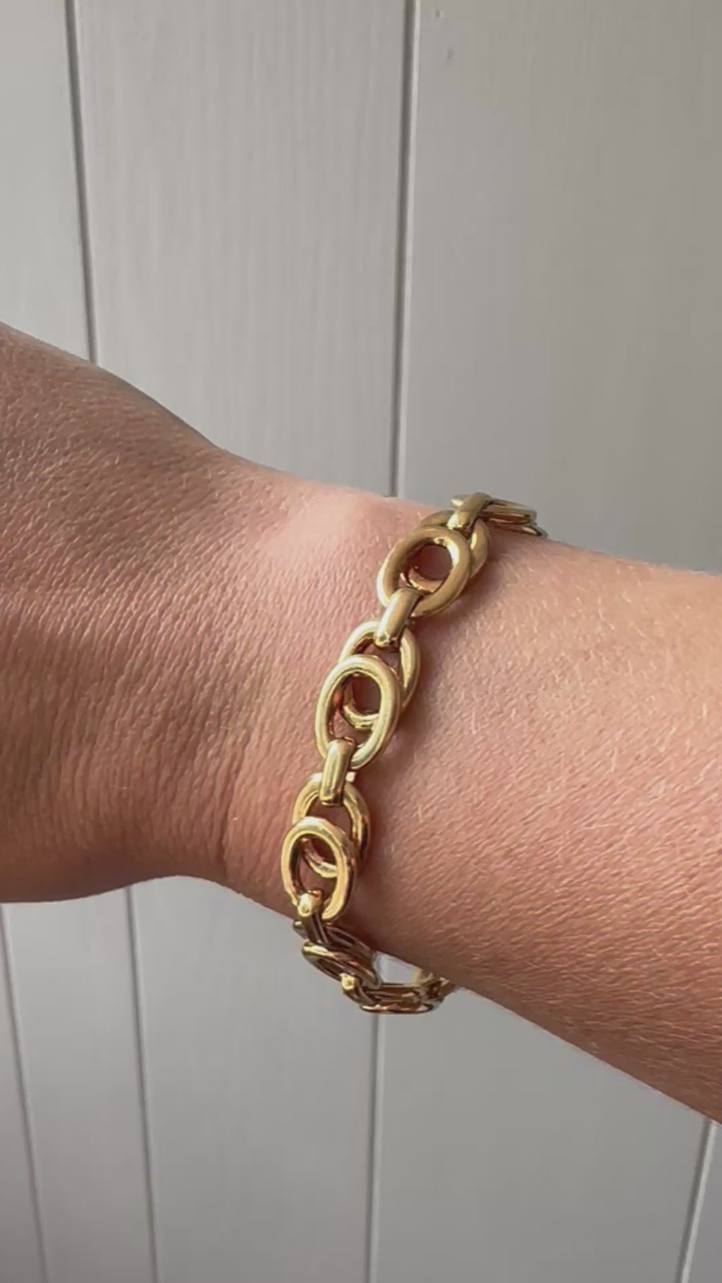 Interlocking O Bracelet