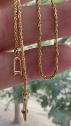 15.5" sparkly twist link chain with great clasp
