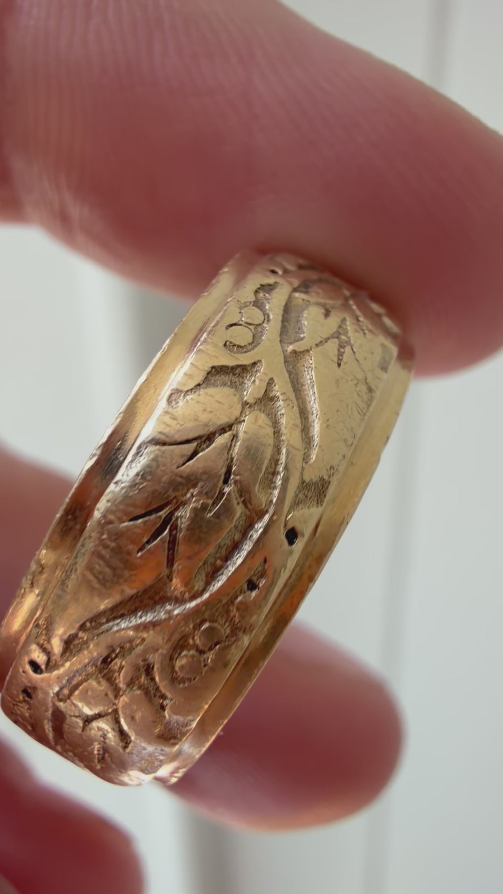 hand engraved floral cigar band