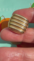 ribbed rounded square omega backs