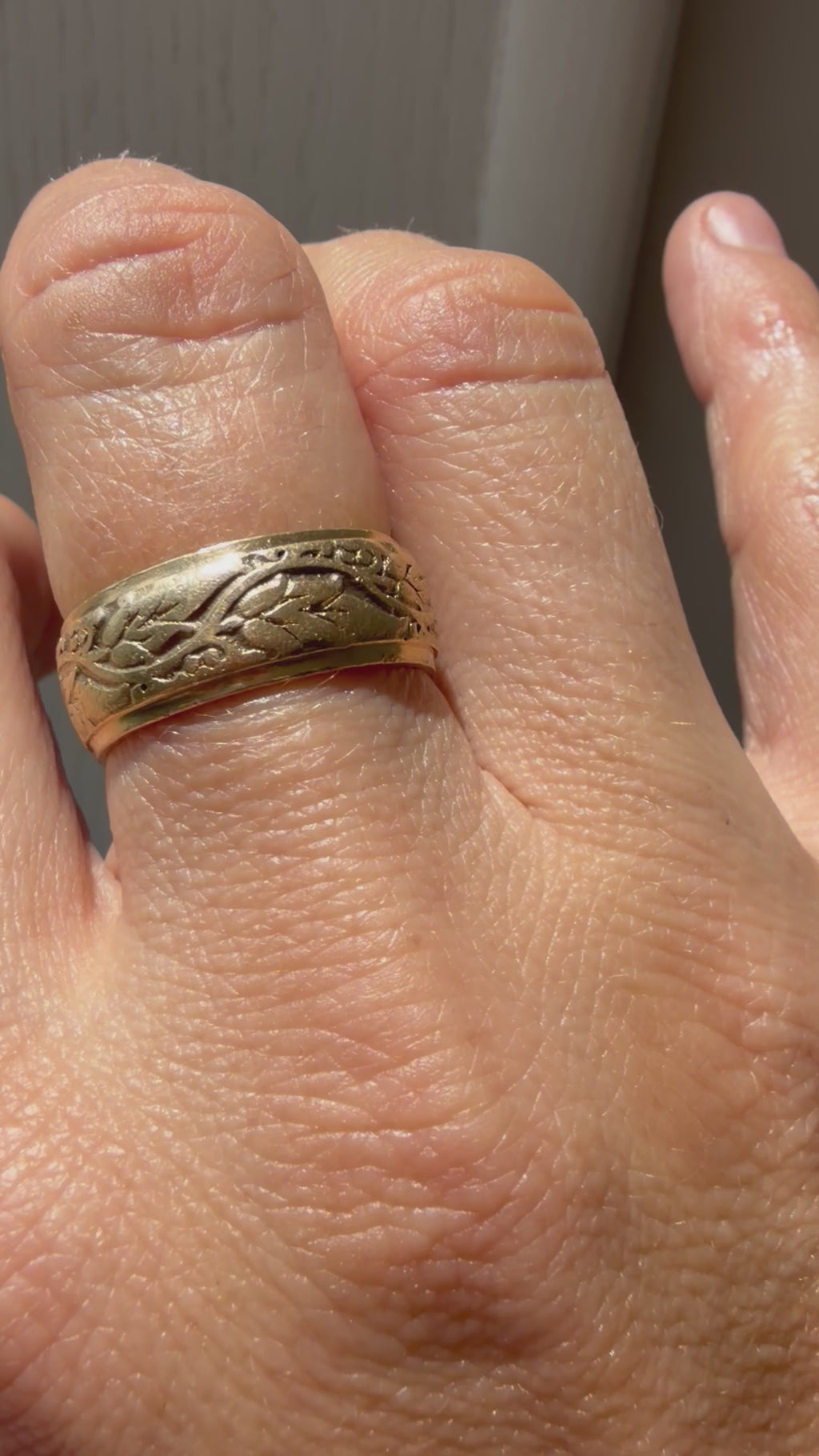 hand engraved floral cigar band