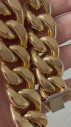 GOAT 18k gold curb