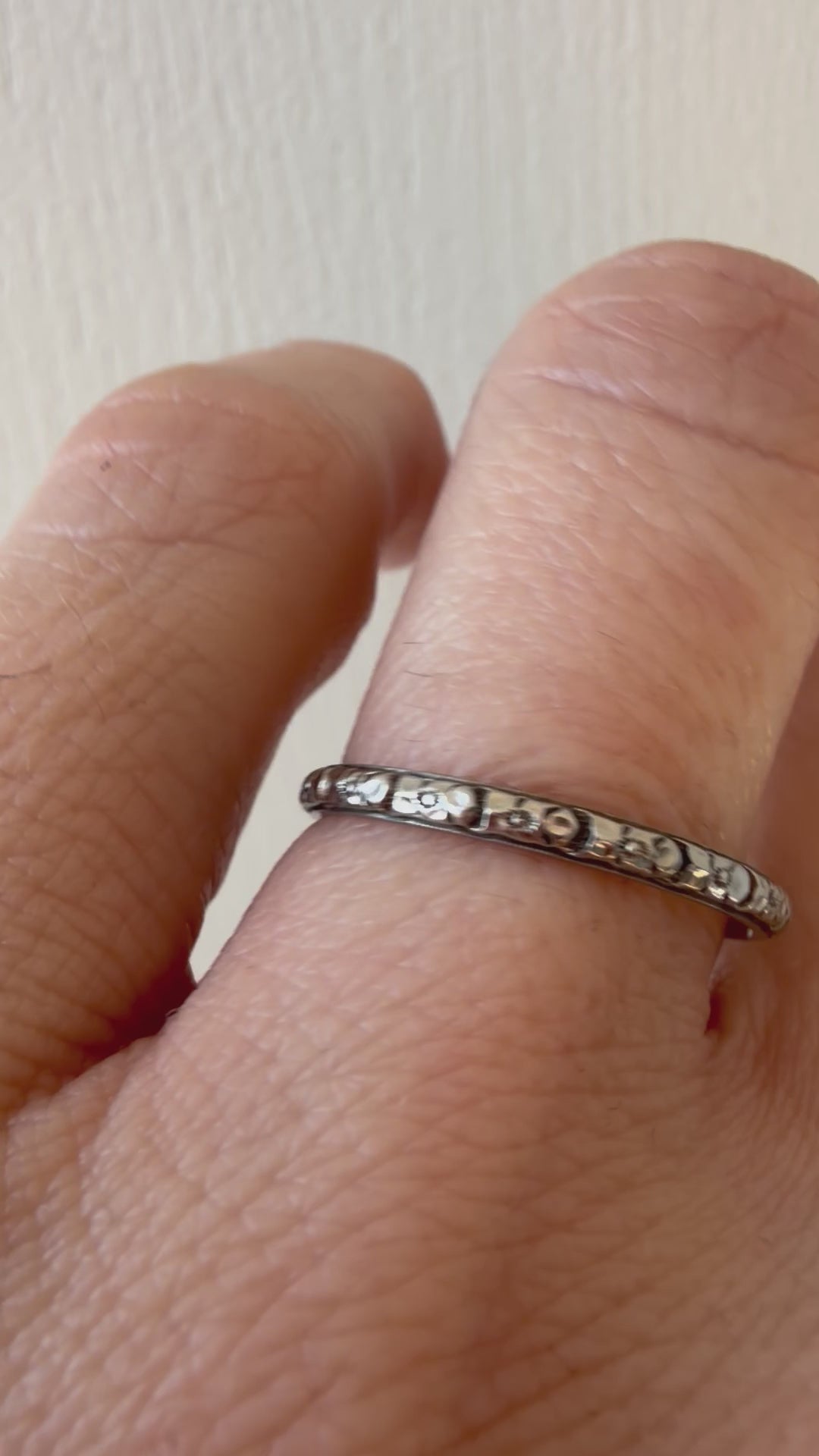 18k white gold art deco floral band