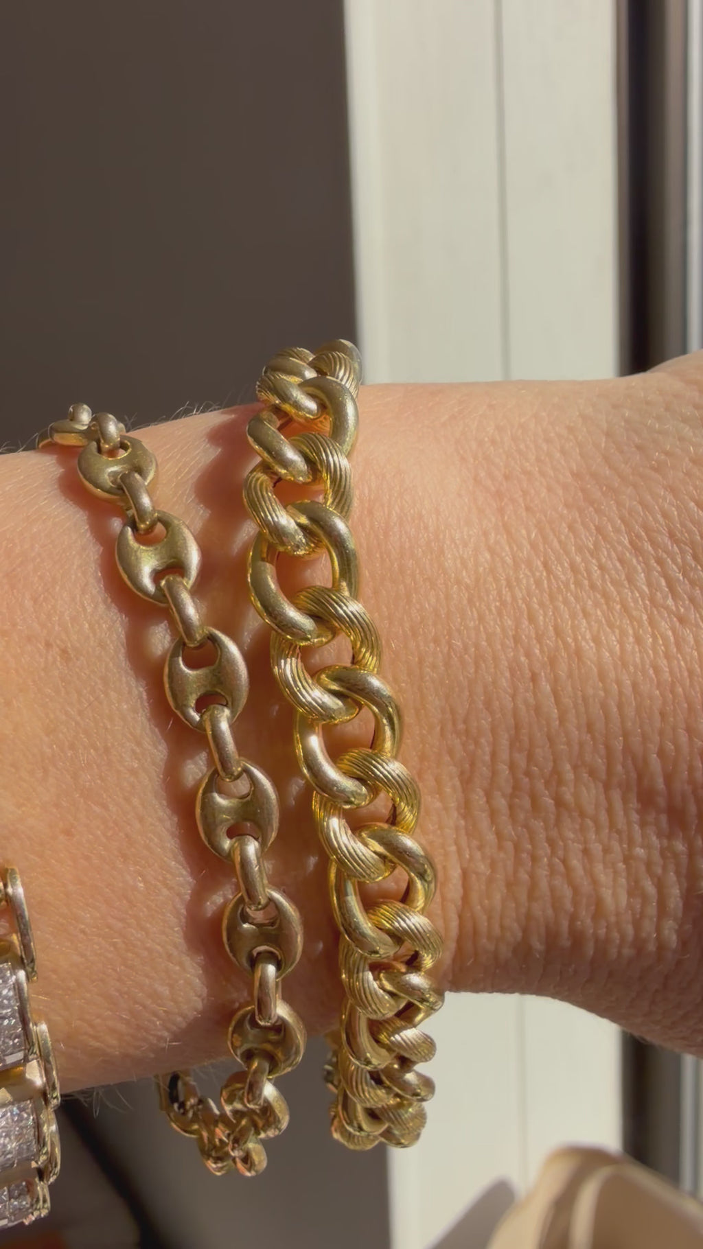 textured curb link bracelet with lapis clasp