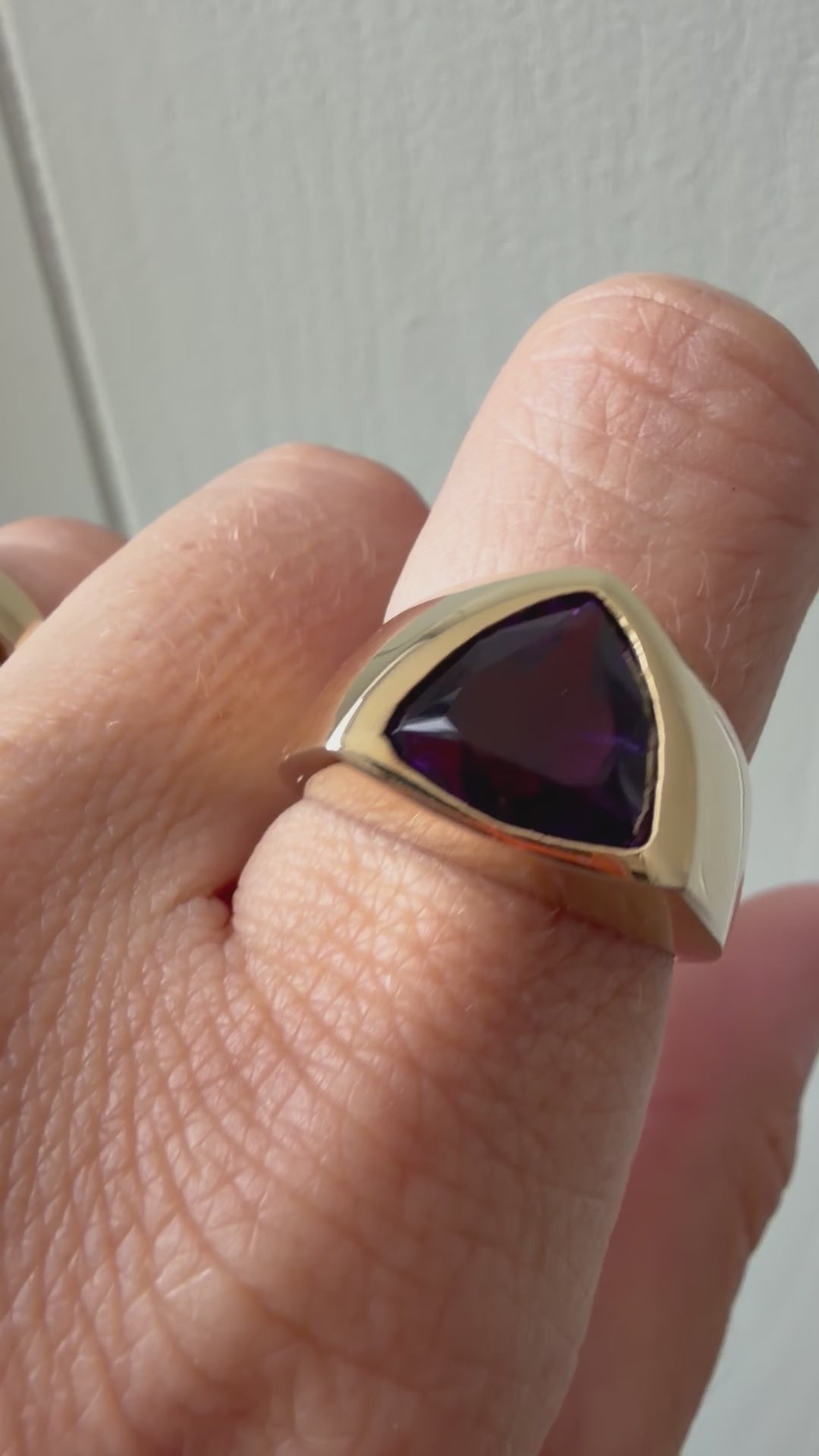 stunning trillion cut 2.6carat amethyst ring