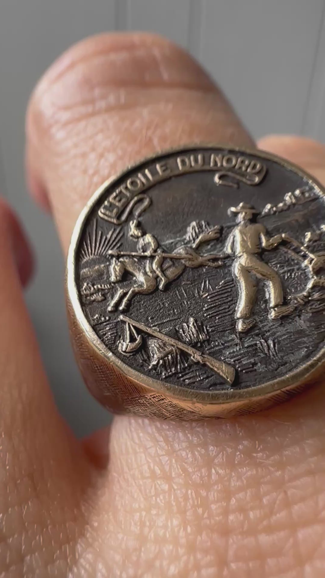 L'Étoile du Nord signet ring