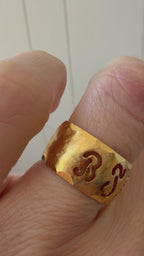 wide band with Florentine finish and cutout monogram