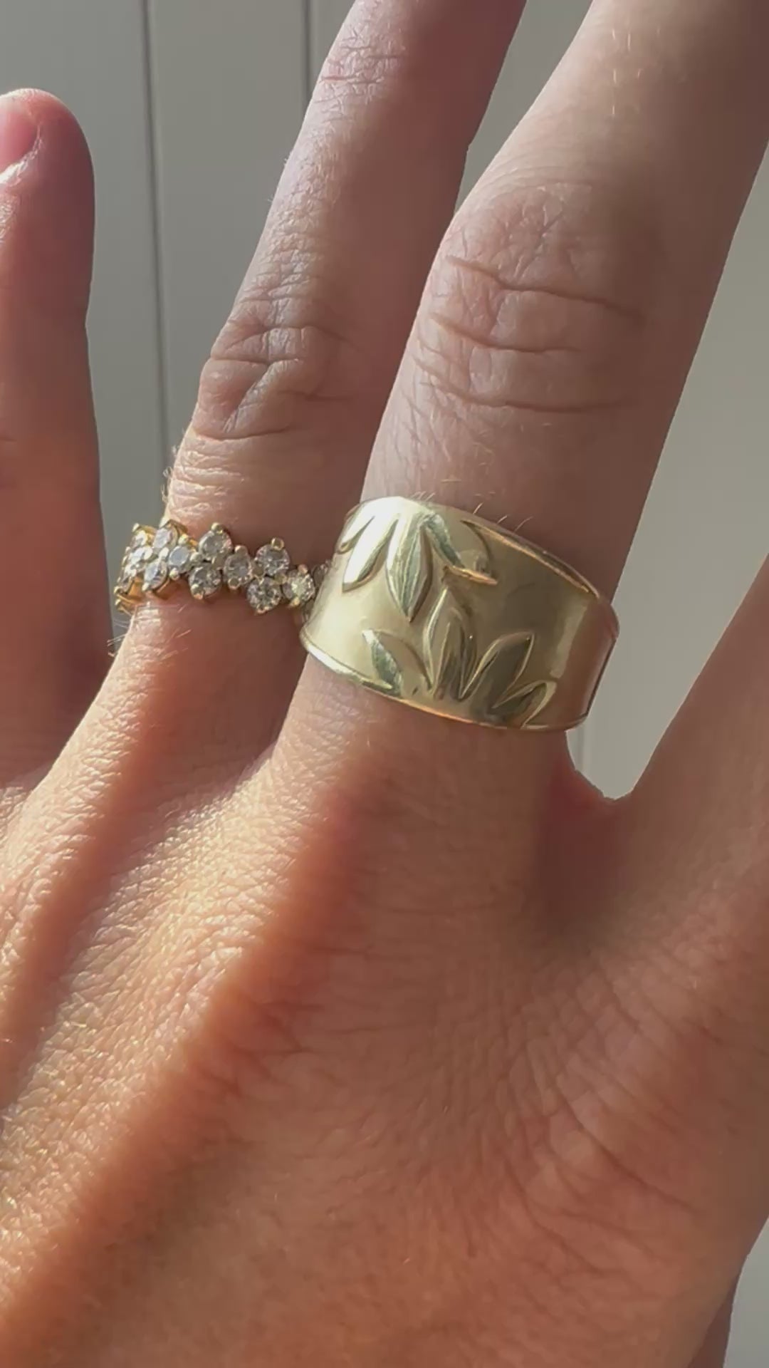 tapered band with leaves and satin finish