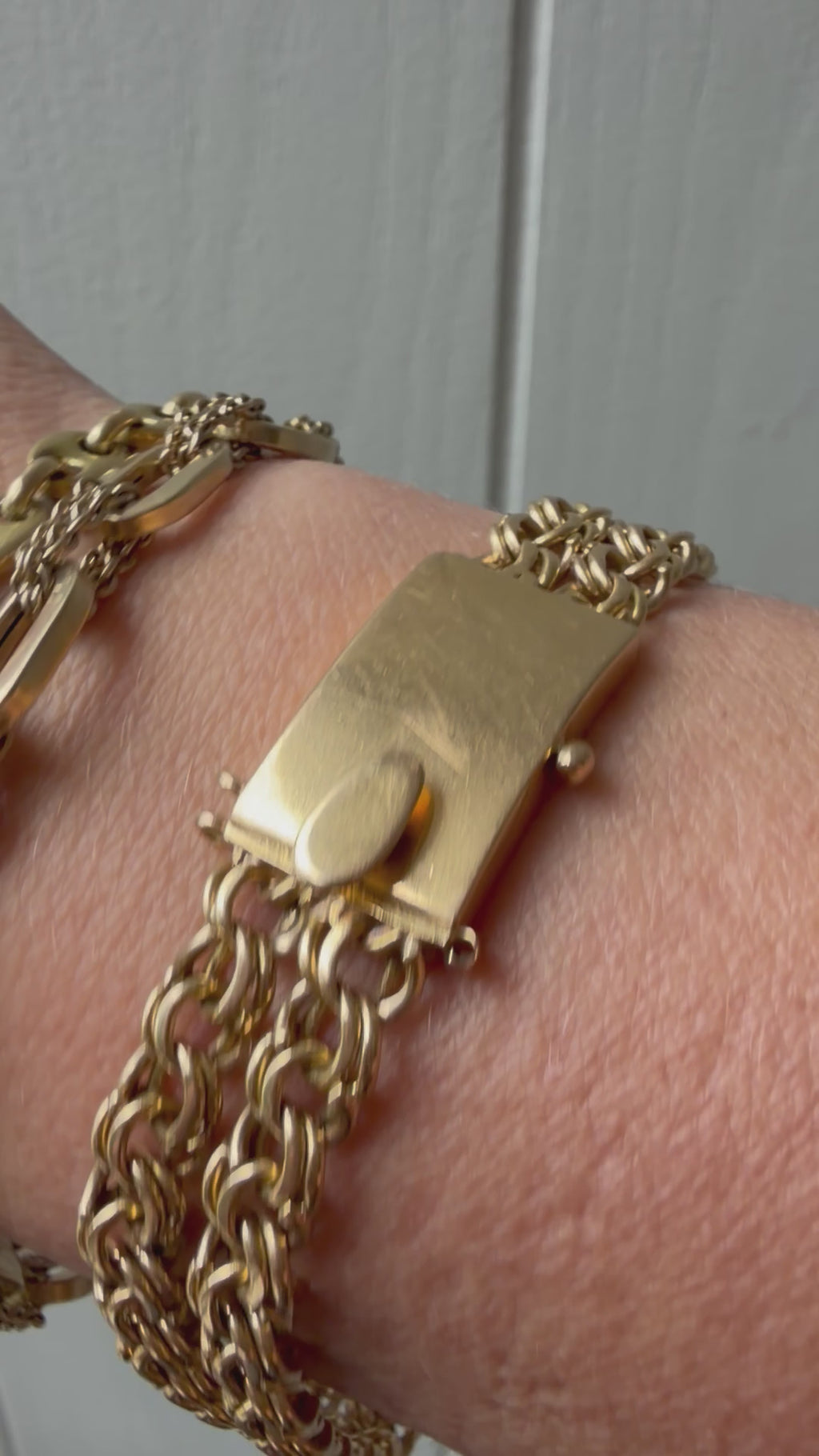 18k gold double link charm bracelet with wide customizable clasp