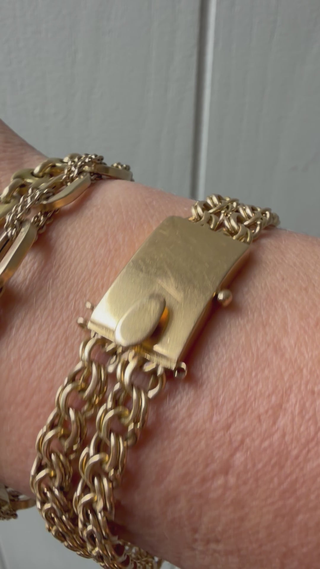 18k gold double link charm bracelet with wide customizable clasp