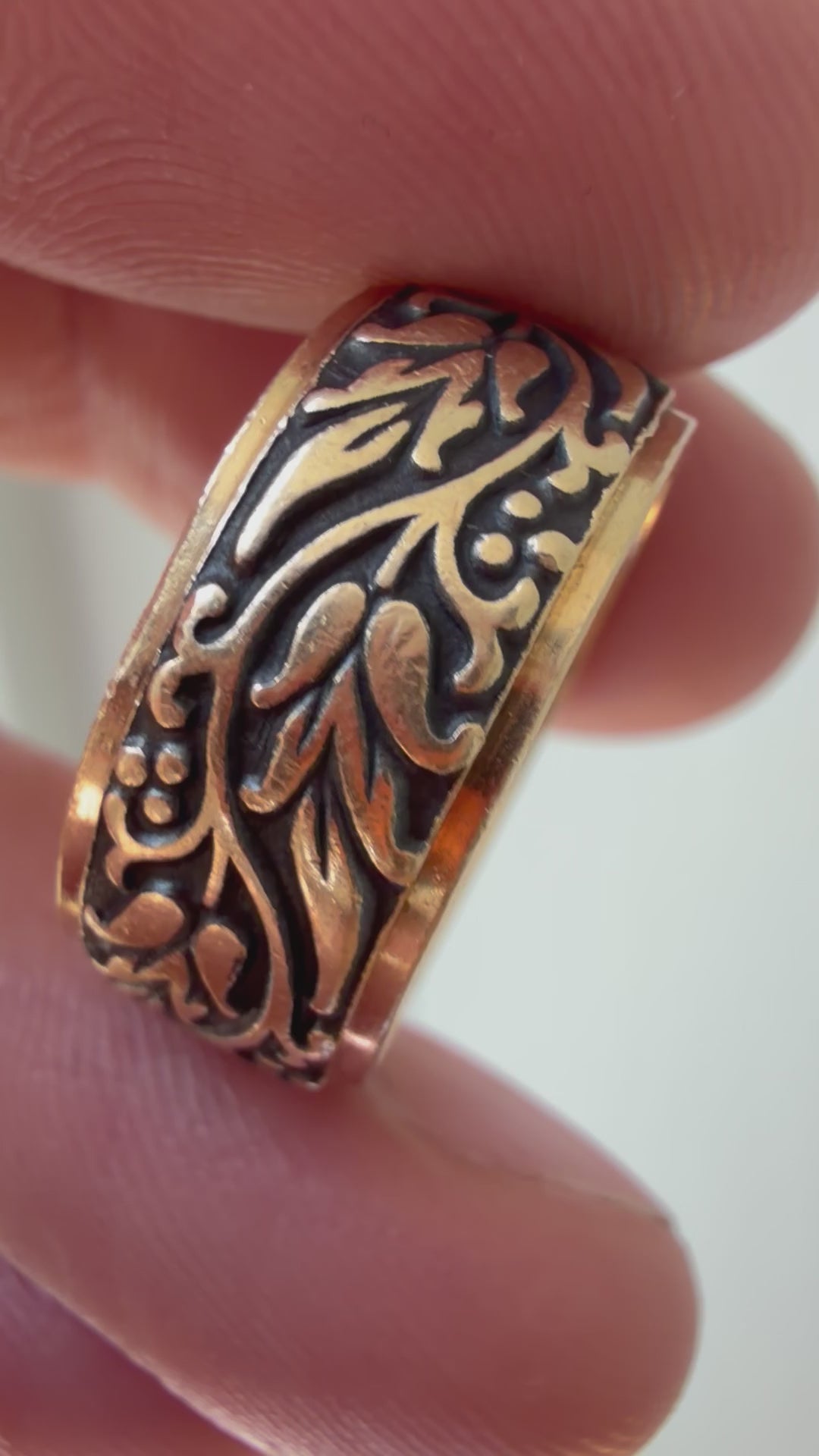 hand engraved black rhodium and 14k gold cigar band