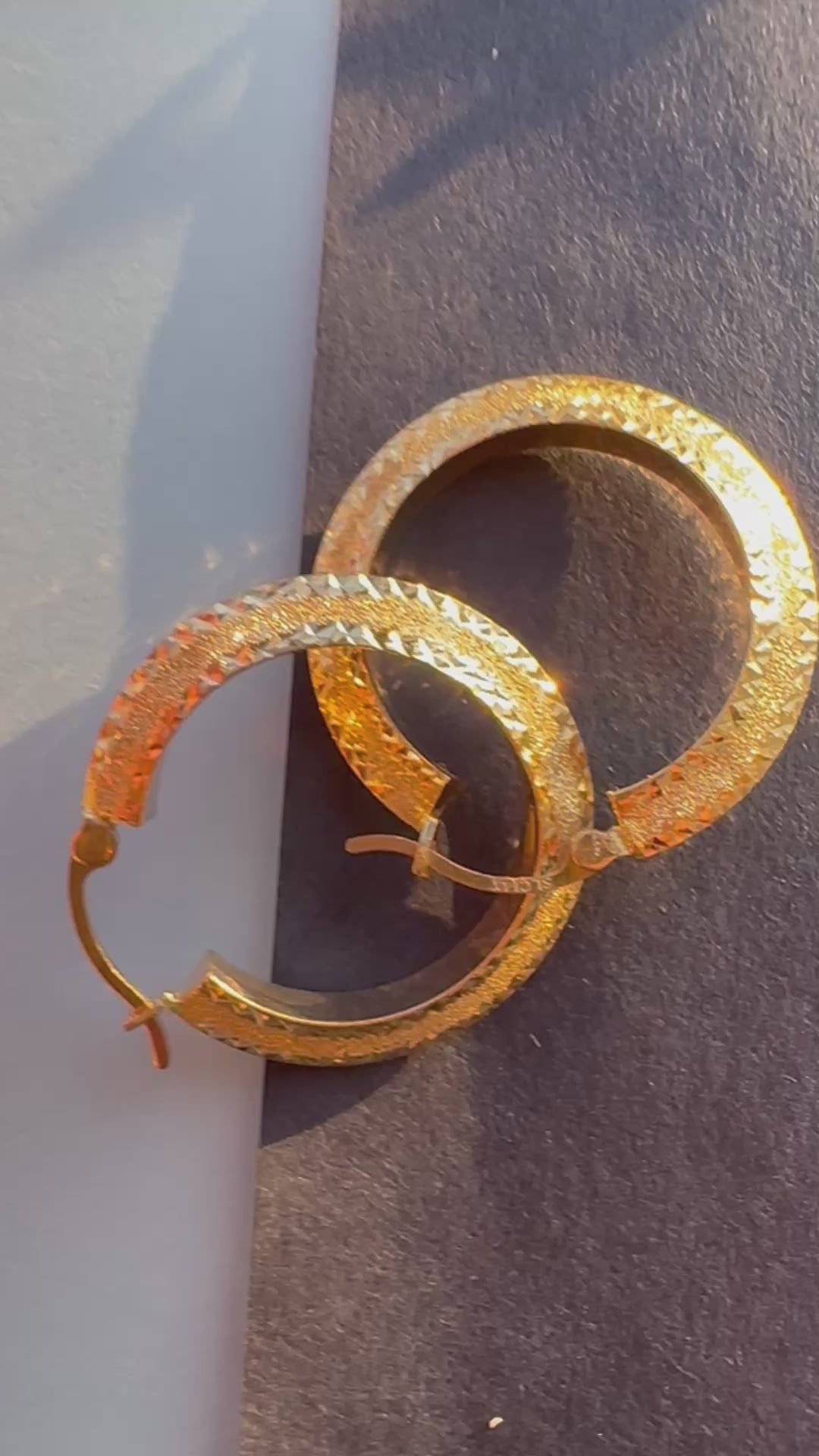 sparkly etched saucer hoops 1"