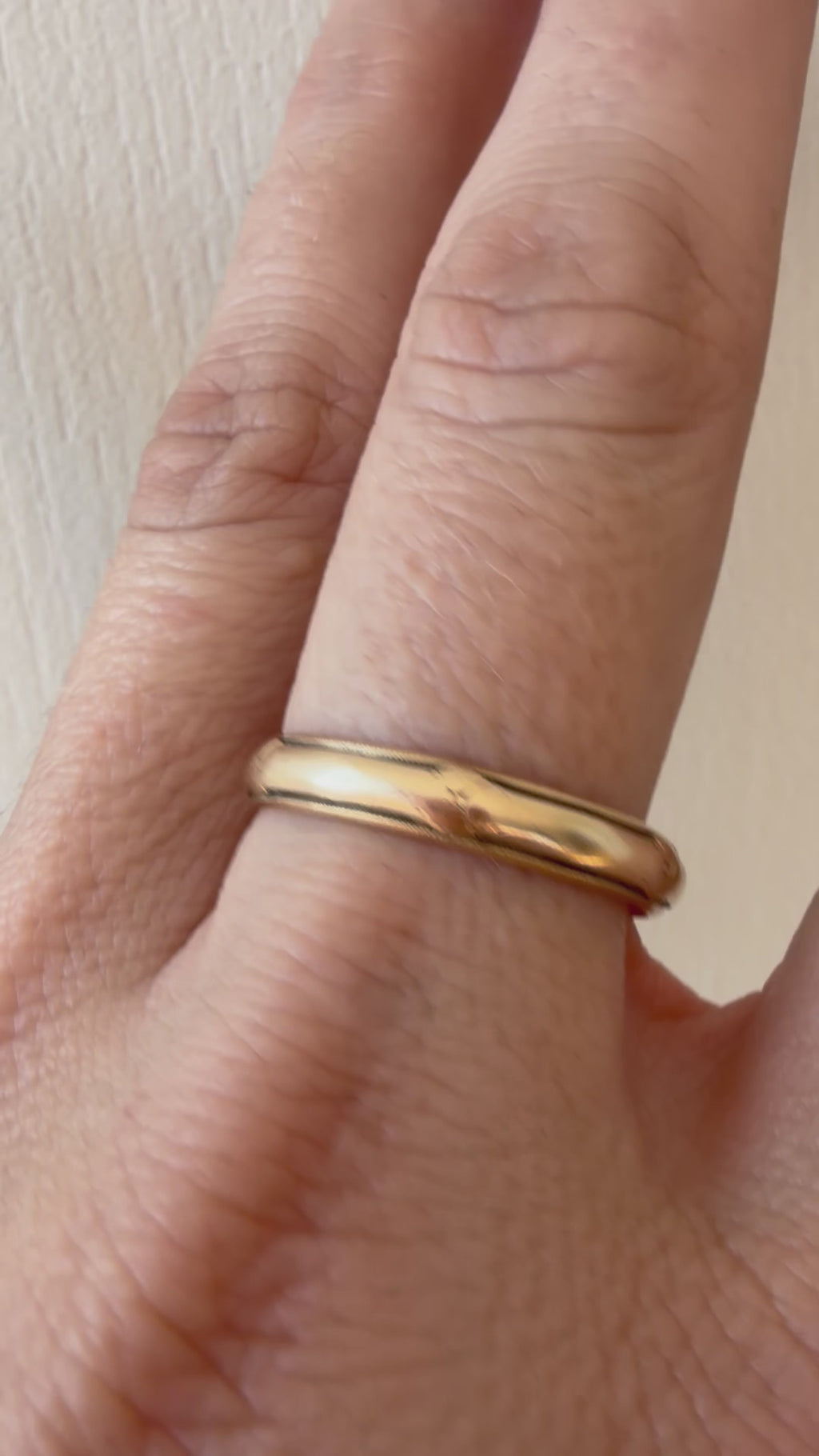 vintage patterned eternity band circa 1948