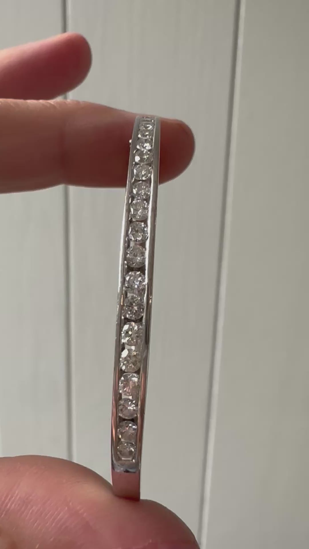 18k white gold diamond bangle
