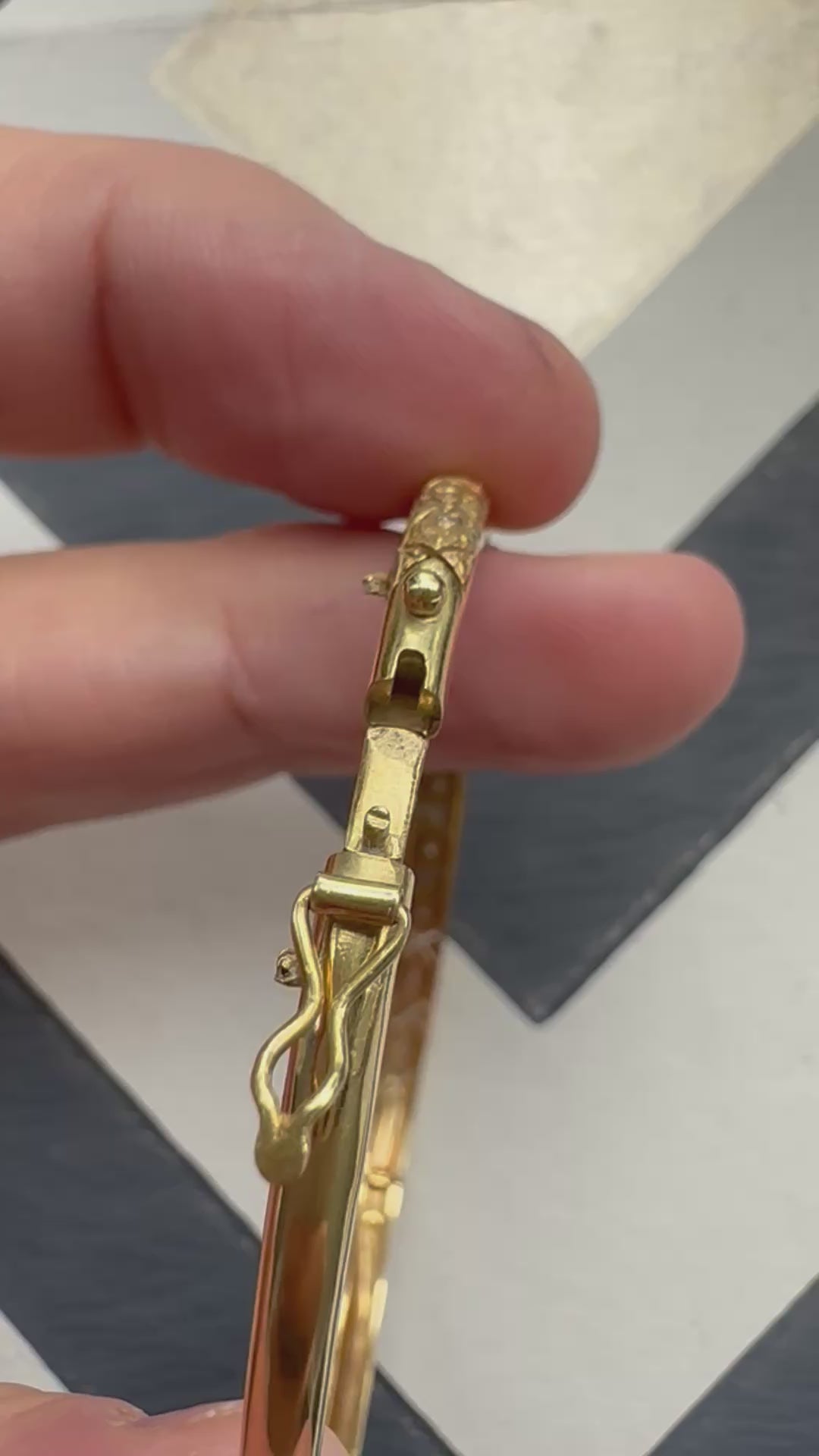 18k diamond bangle