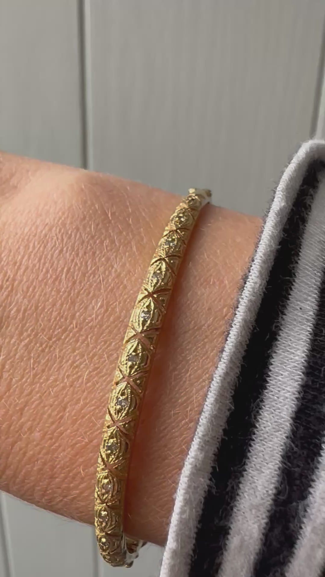18k diamond bangle