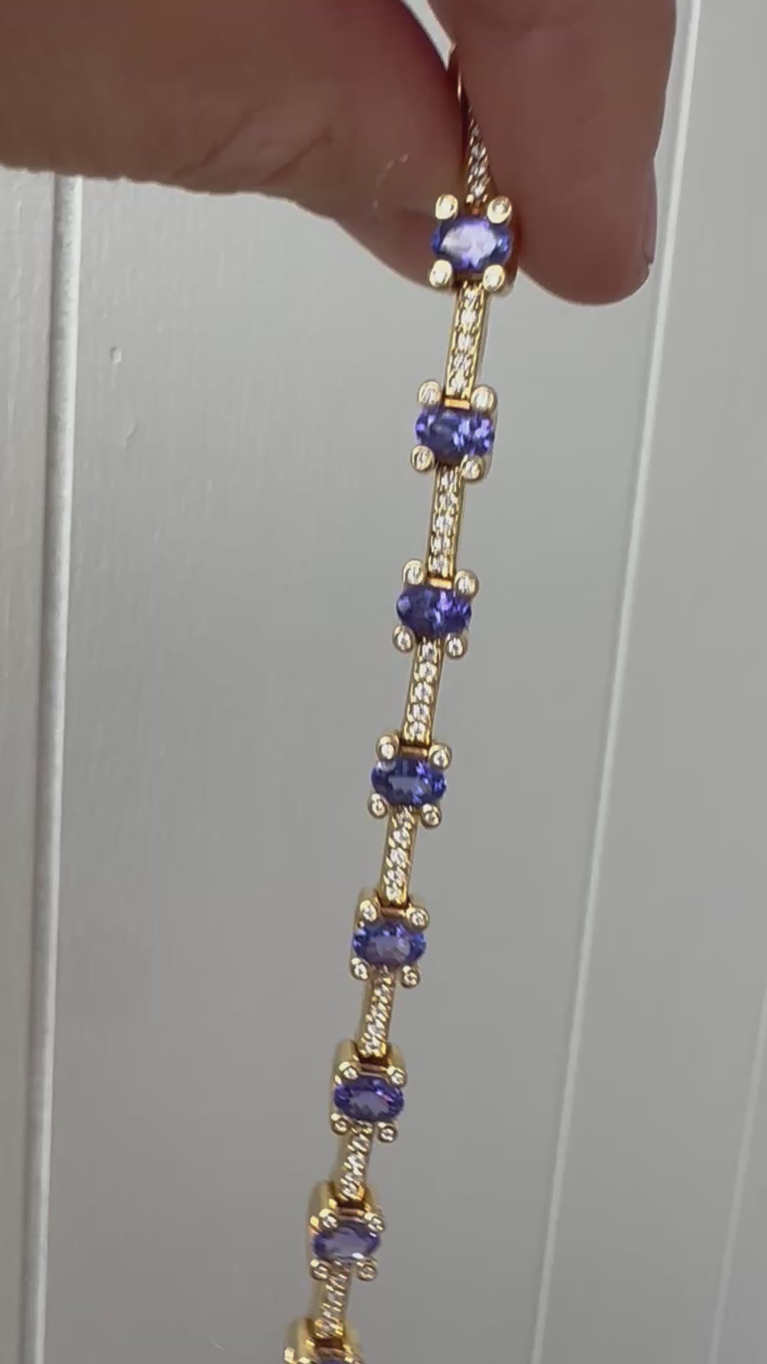 gorgeous tanzanite and diamond 18k gold bracelet