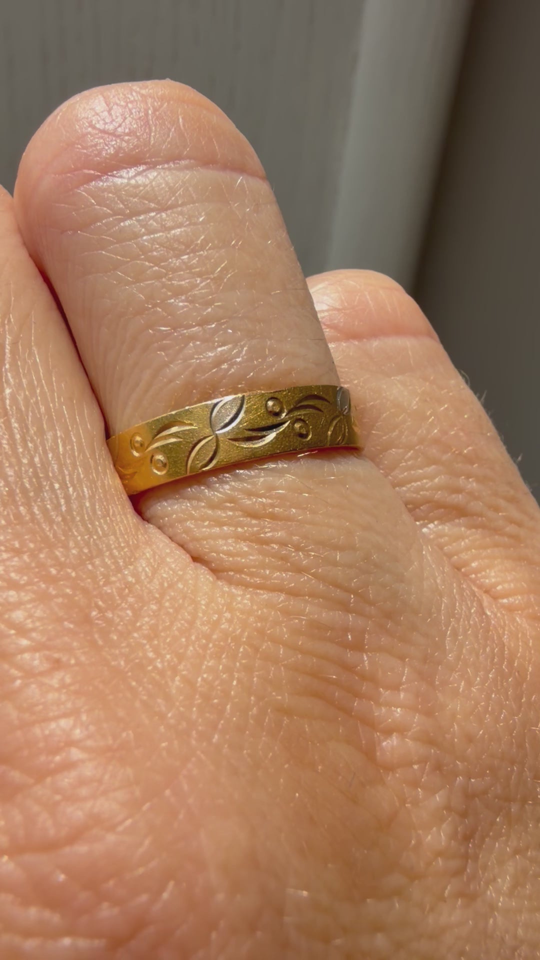21k two tone engraved band