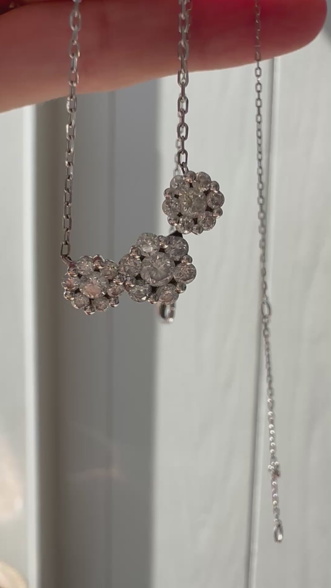 sparkly diamond 3 flower necklace
