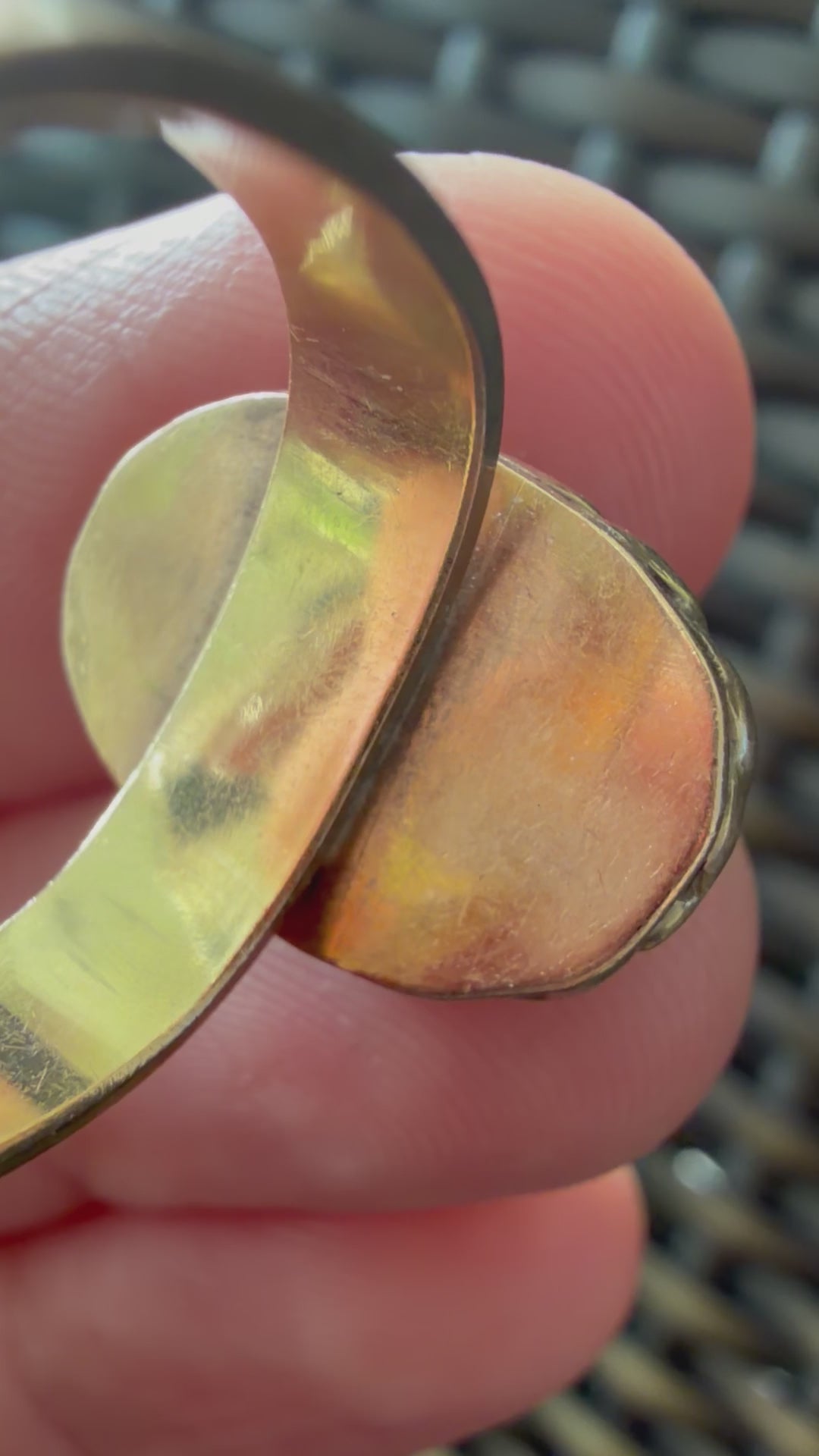 oval opal in rope 16k bezel