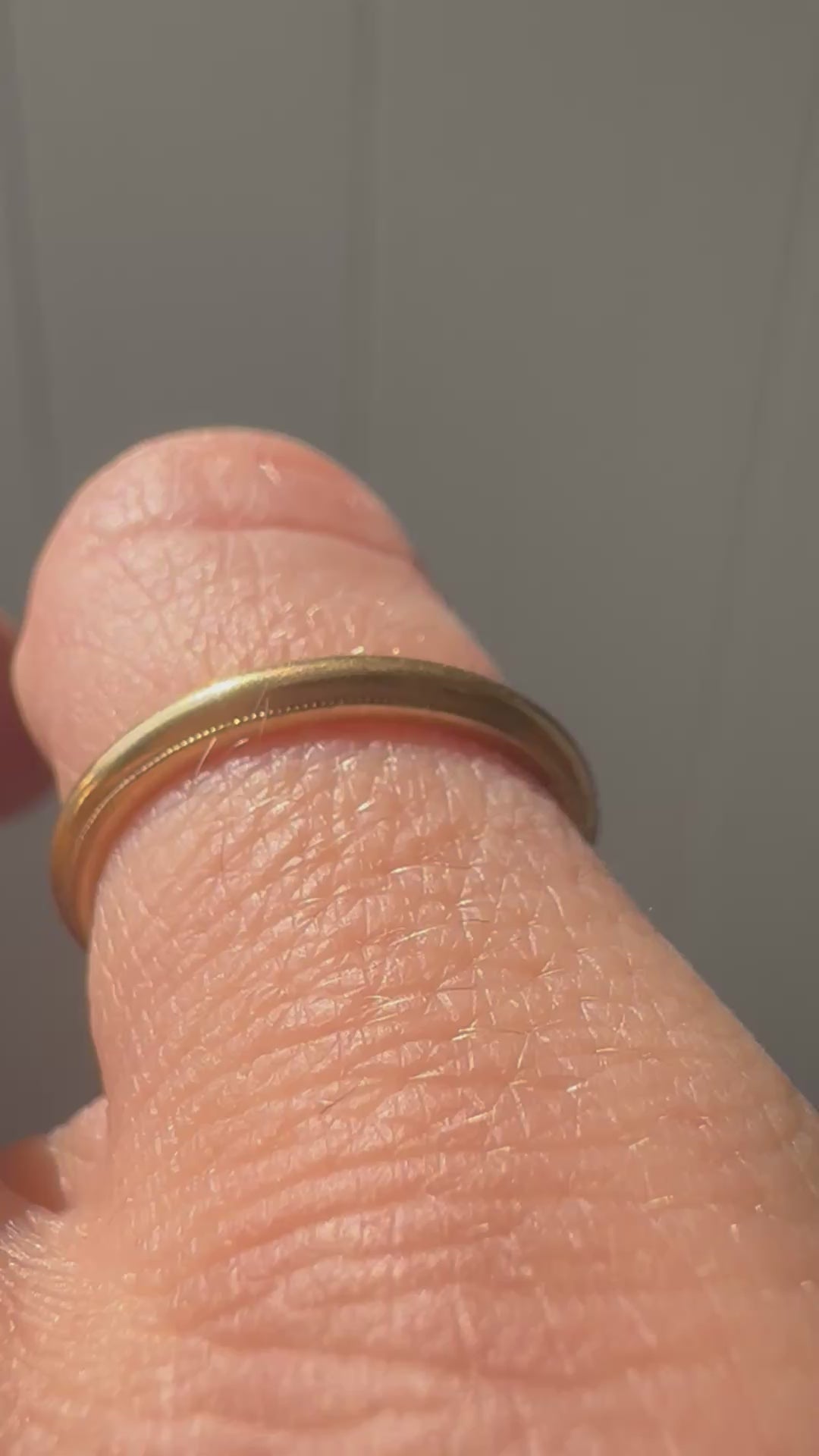 18k gold 1935 wedding band