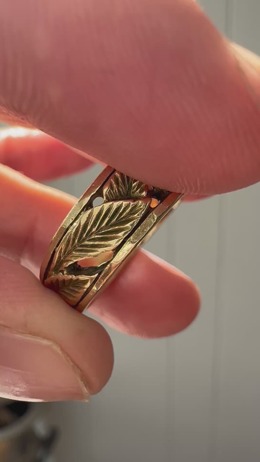 textured leaf band