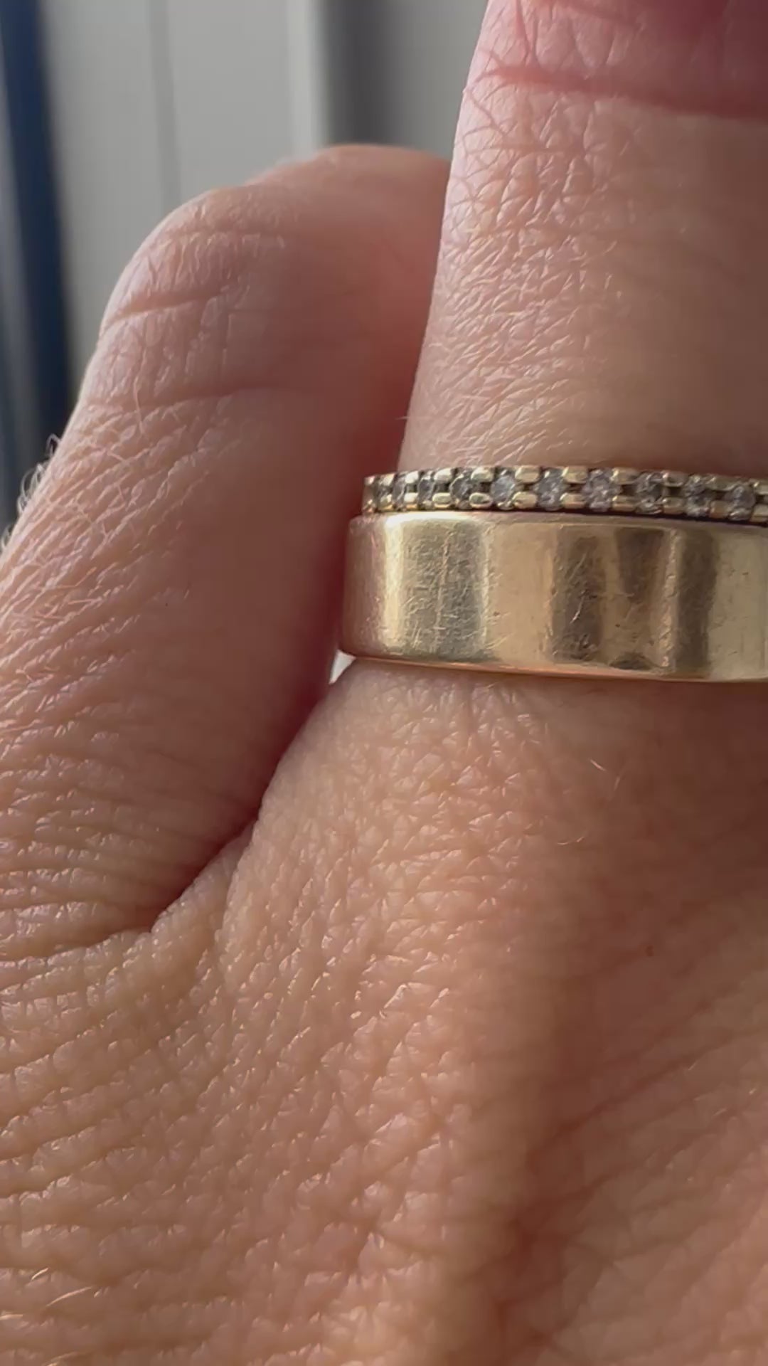10k yellow gold diamond band