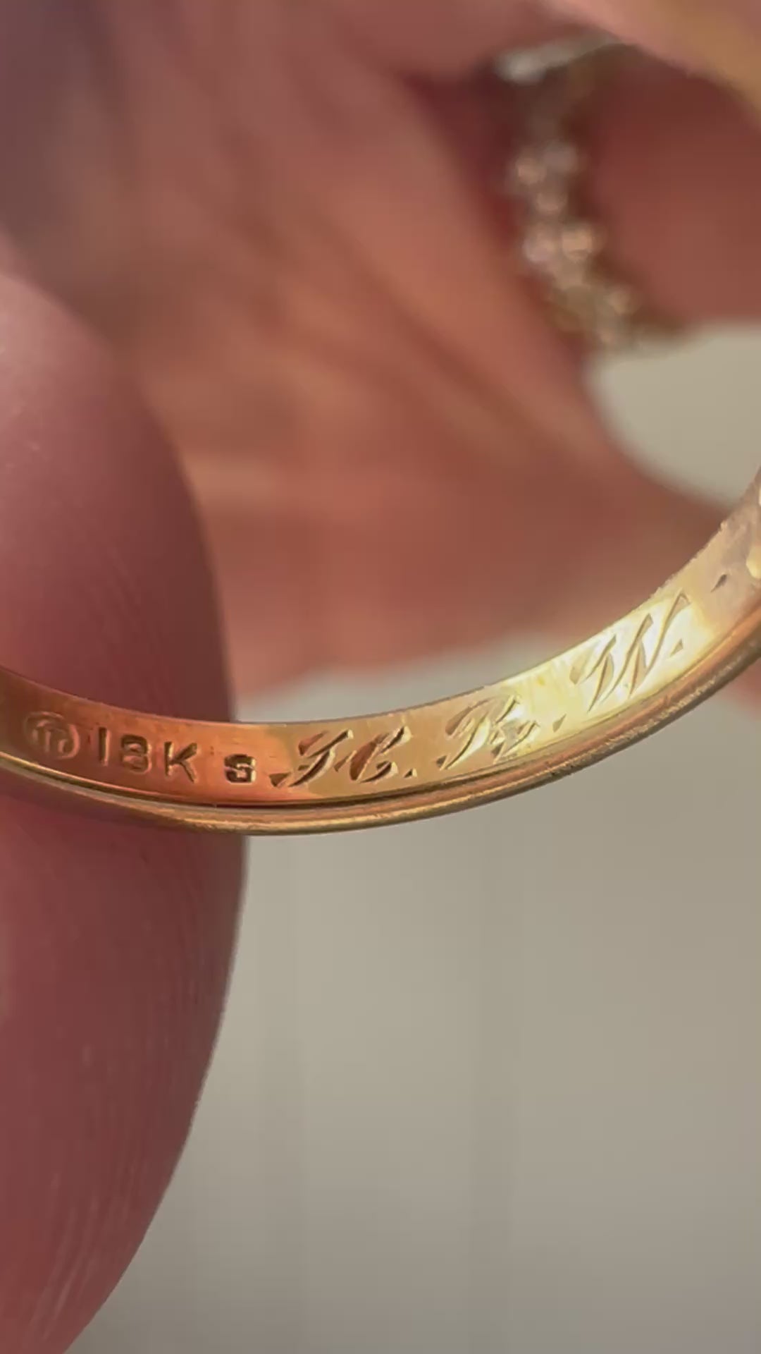 18k gold 1935 wedding band