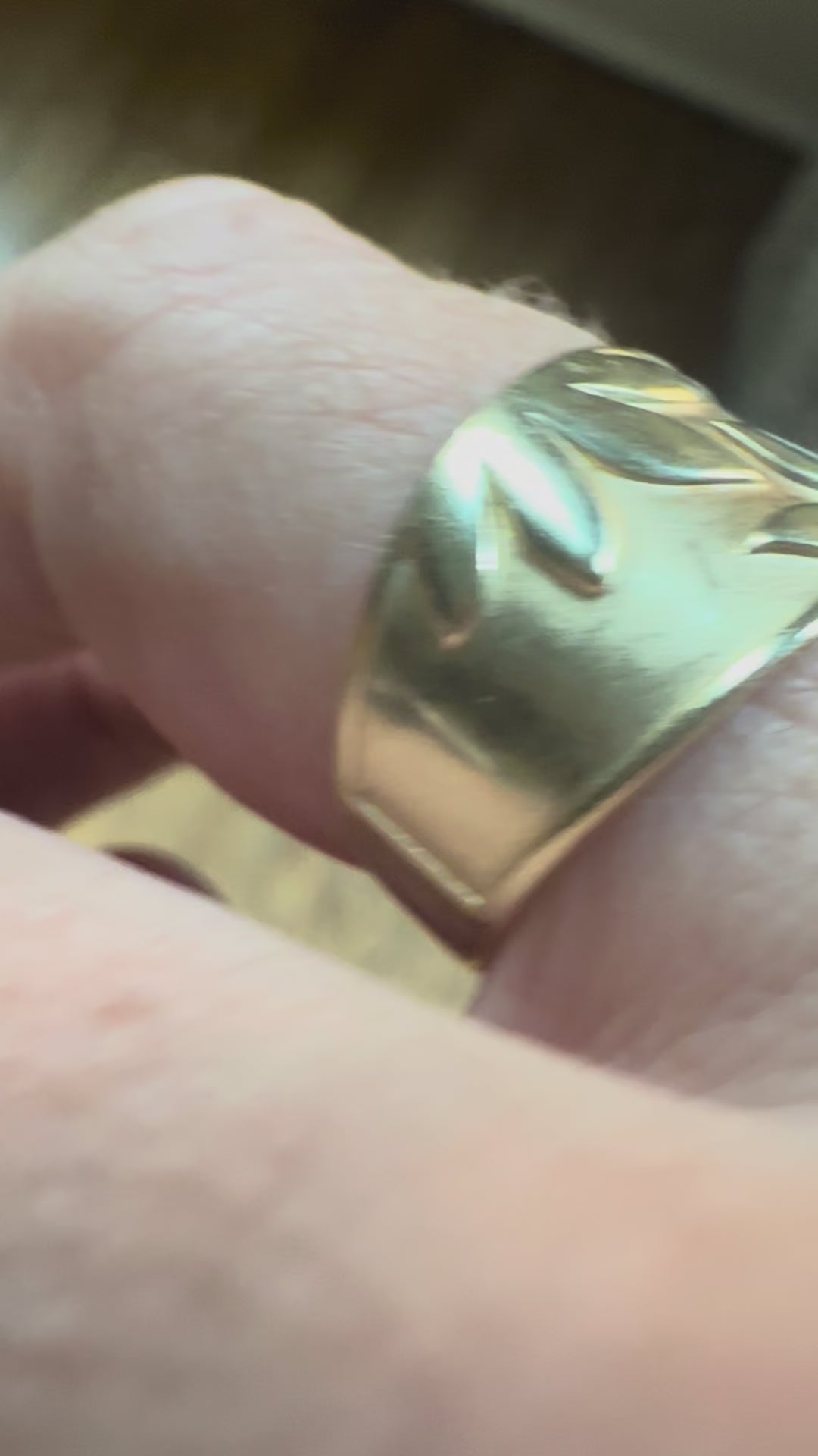 tapered band with leaves and satin finish