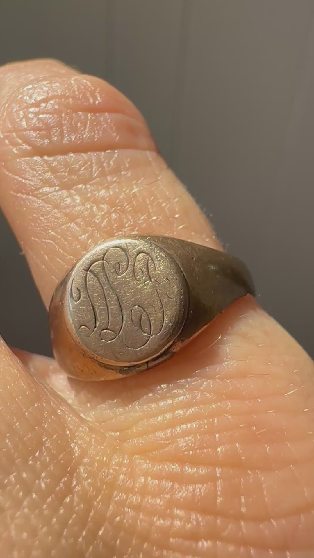 rosy round vintage signet